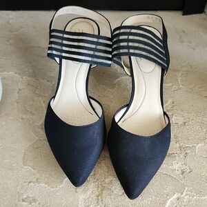 New Life Stride Sanya Sling In An Elegant Very Black Striped Women's Heels Sz 11